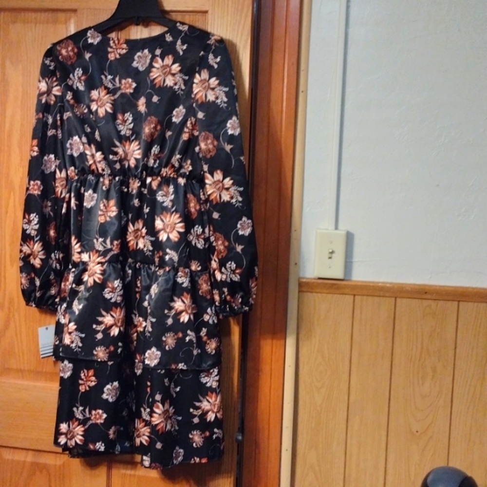 Flower Pattern Flowy Dress - Picture 5 of 5